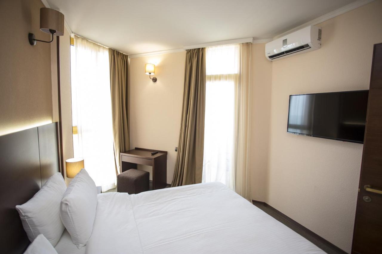 Hotel Corner Inn Батумі Екстер'єр фото