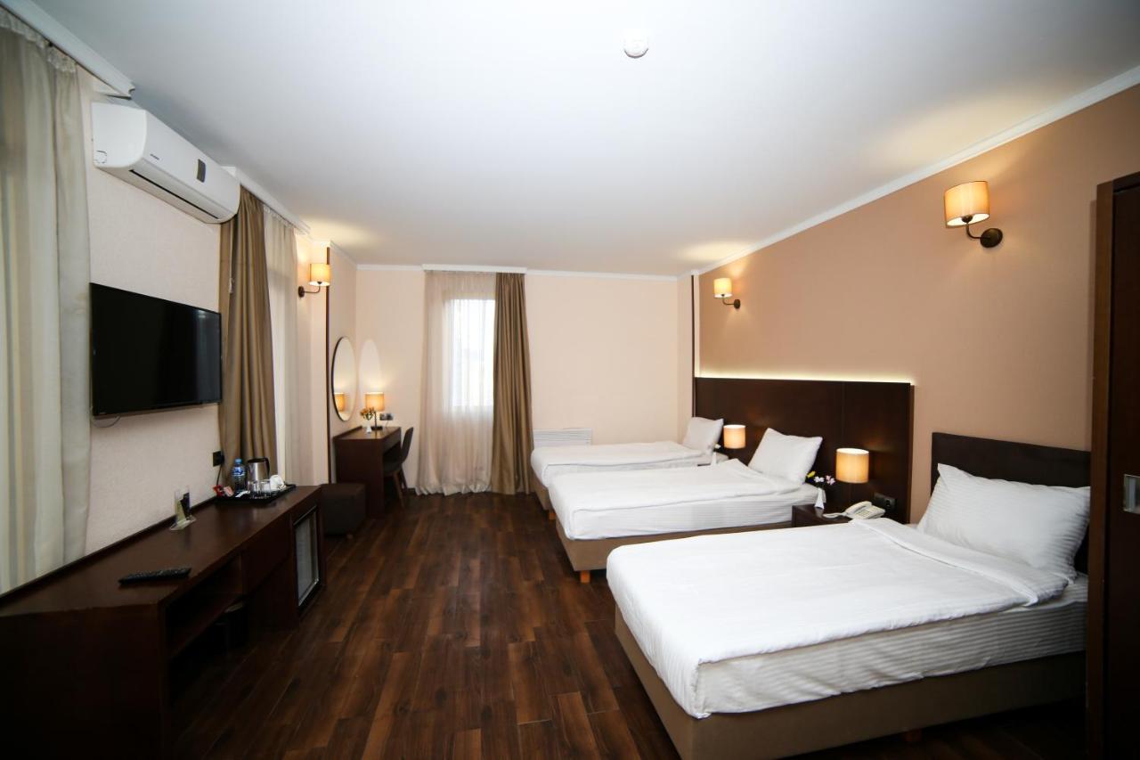 Hotel Corner Inn Батумі Екстер'єр фото