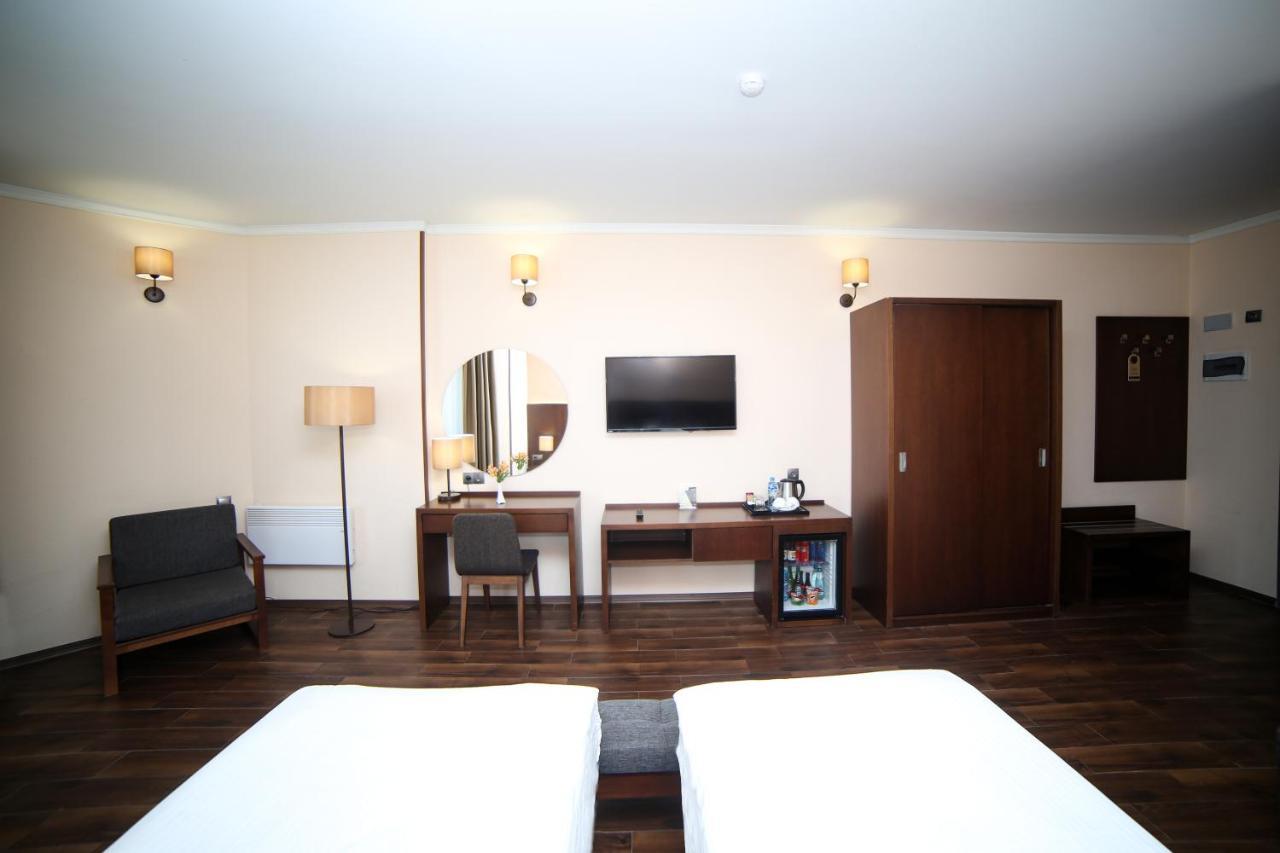 Hotel Corner Inn Батумі Екстер'єр фото