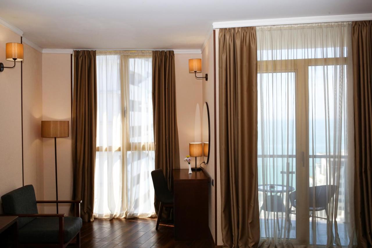 Hotel Corner Inn Батумі Екстер'єр фото
