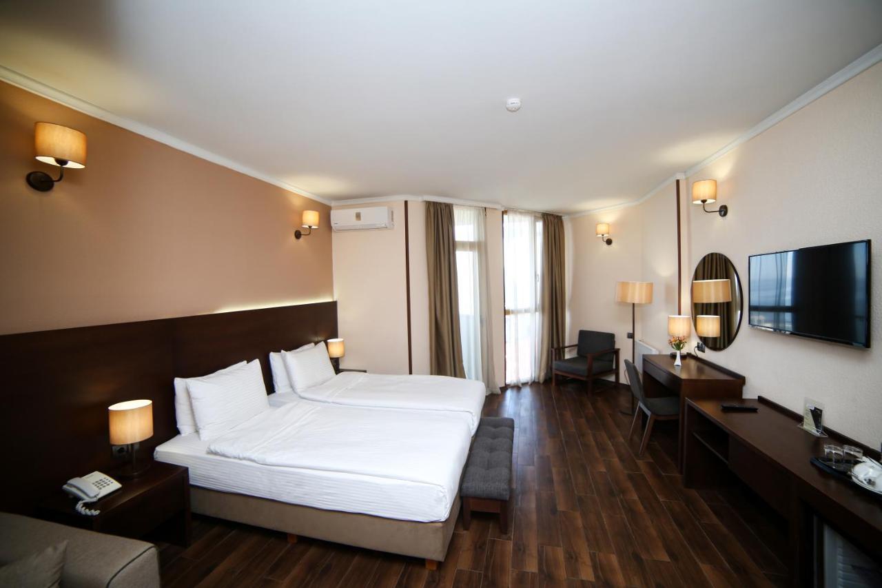 Hotel Corner Inn Батумі Екстер'єр фото