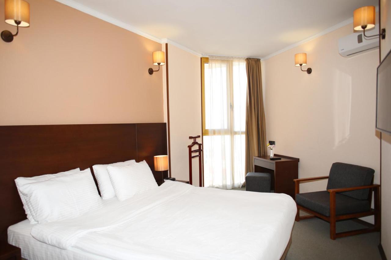 Hotel Corner Inn Батумі Екстер'єр фото