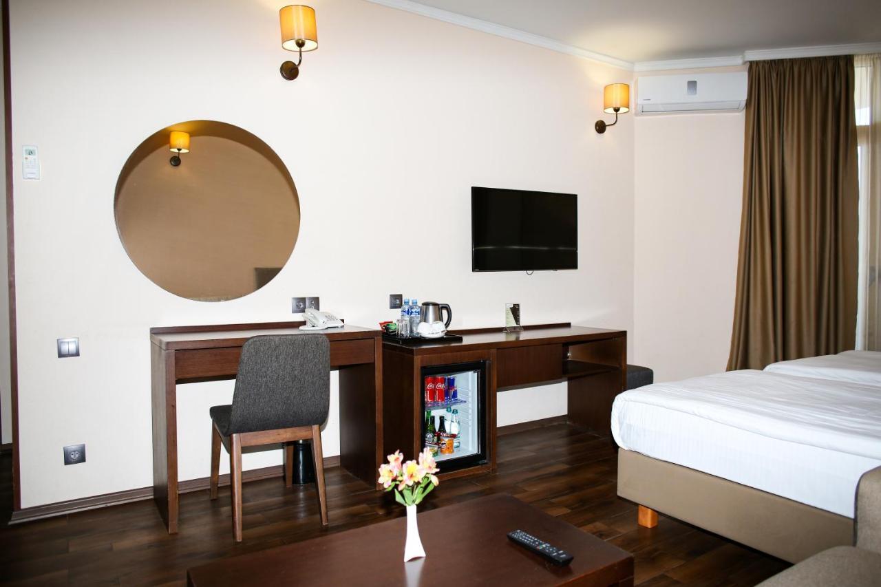 Hotel Corner Inn Батумі Екстер'єр фото