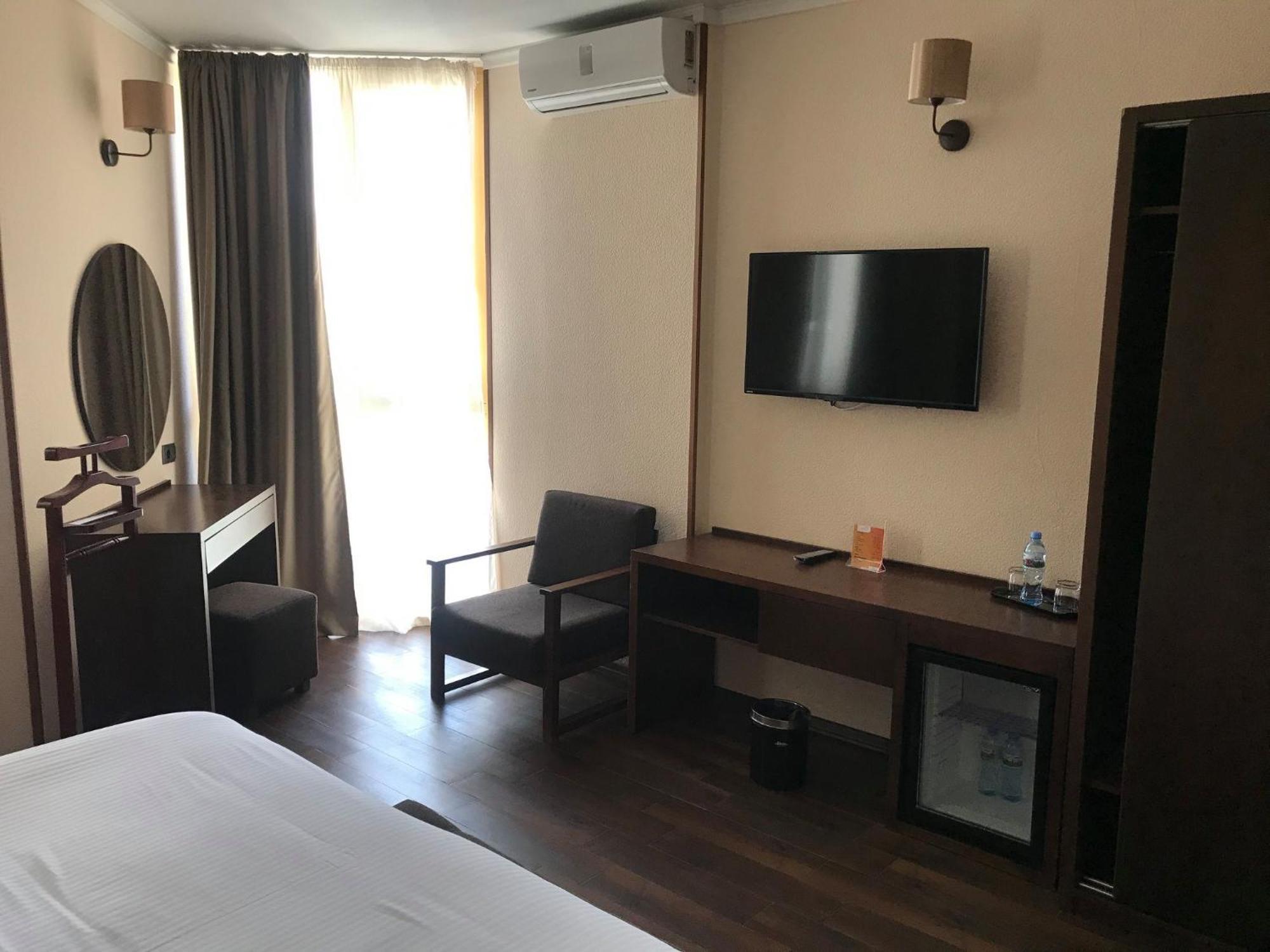 Hotel Corner Inn Батумі Екстер'єр фото