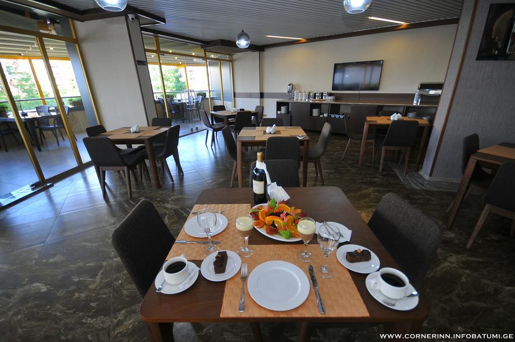 Hotel Corner Inn Батумі Екстер'єр фото