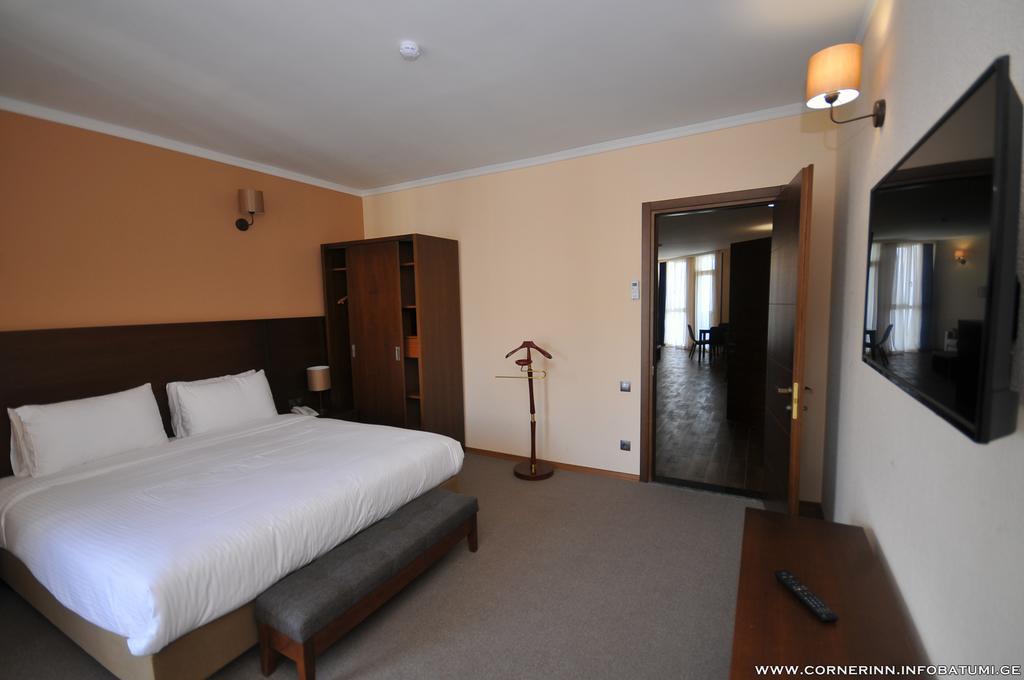 Hotel Corner Inn Батумі Екстер'єр фото