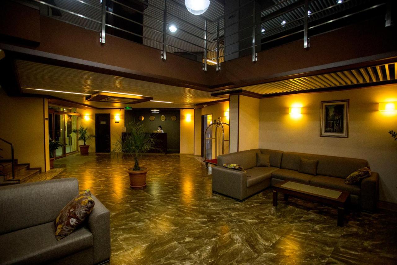 Hotel Corner Inn Батумі Екстер'єр фото